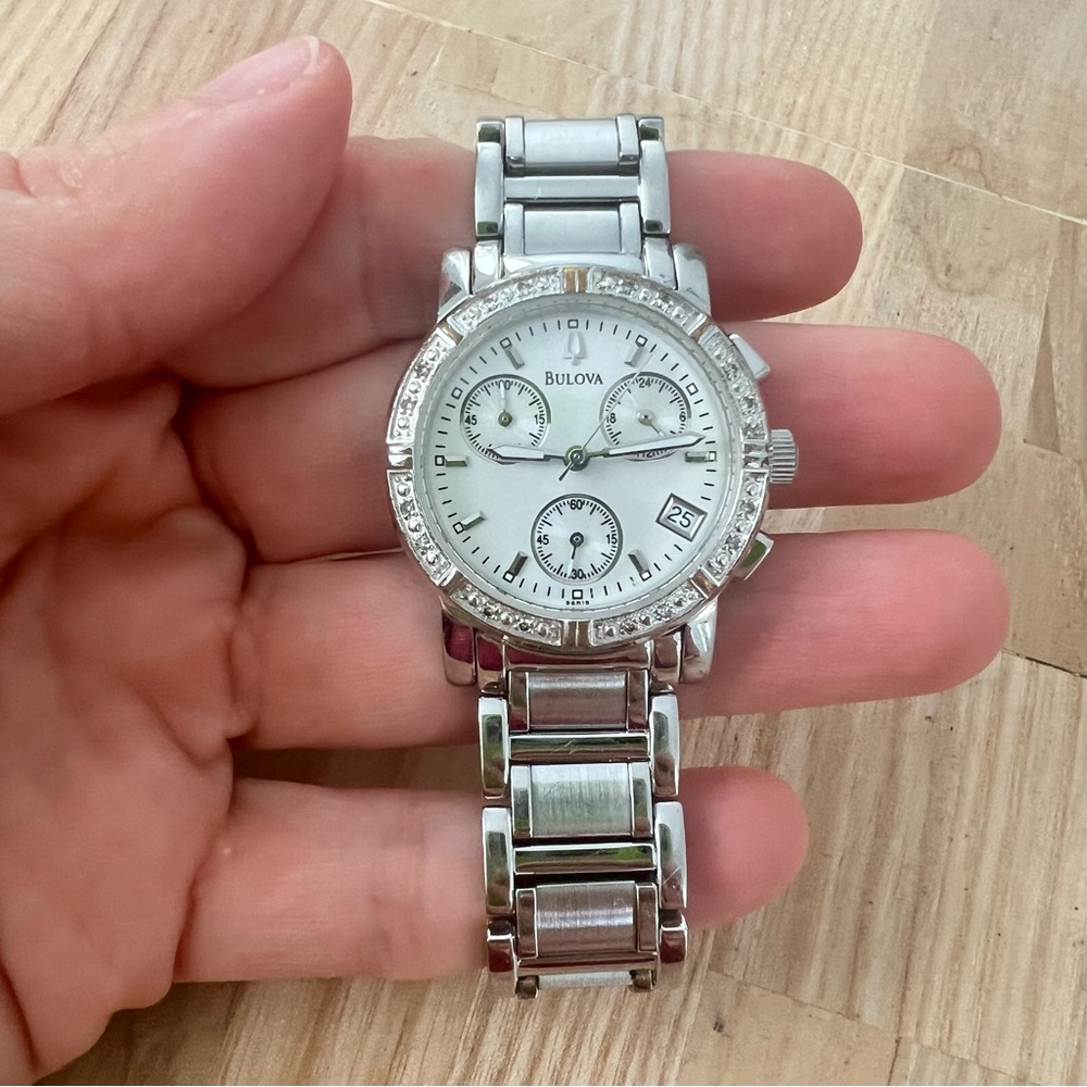 Bulova Ladies silver tone Diamonds 96R19 dress watch NEW BATTERY